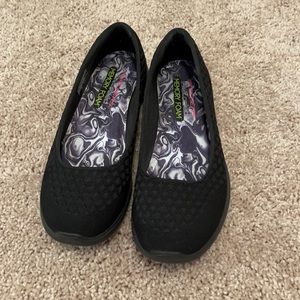 Skechers air cooled memory foam slip on shoes, size 7.5